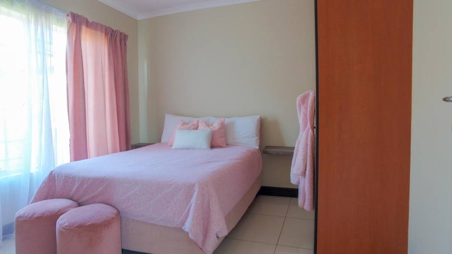 2 Bedroom Property for Sale in Waterval East North West
